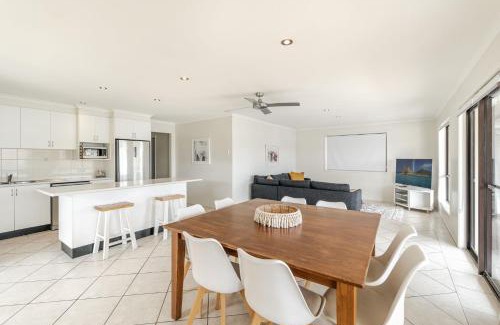 Yamba Casa | Sandy Shores - Absolute Waterfront & Swimming pool