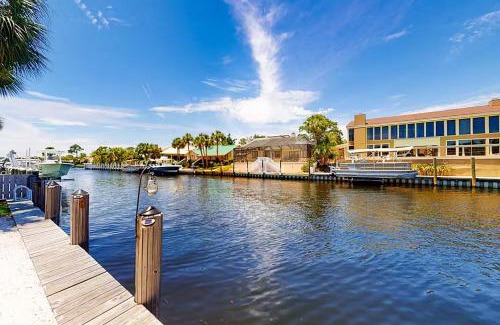 Upper Grand Lagoon Casa | Sandy Shores by Emerald Coast Retreats