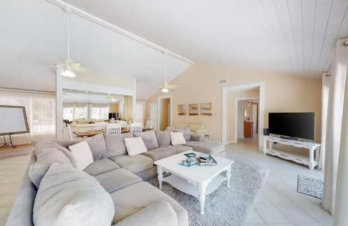 Upper Grand Lagoon Casa | Sandy Shores by Emerald Coast Retreats