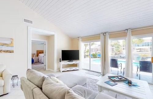 Upper Grand Lagoon Casa | Sandy Shores by Emerald Coast Retreats