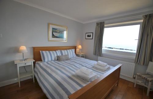 Cellardyke Casa | Sandy Sorlands Beach House- stunning seaside home