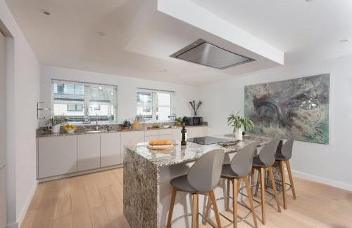 Holywell Casa | Sandyford, Holywell Bay
