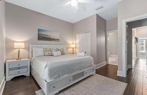 Lincolnville Casa | Sanford Splash l Pool l Dogs OK l Walk to DNTN