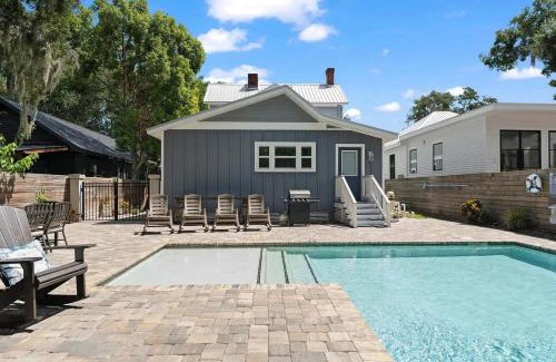 Lincolnville Casa | Sanford Splash l Pool l Dogs OK l Walk to DNTN