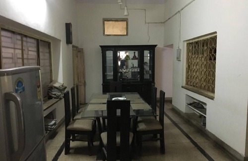 Allahabad Villa | Sangam Homestay Charming 3-bedroom villa with WiFi, AC in wonderful Prayagraj
