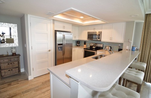Punta Rassa Apartamento | Sanibel Harbour Resort Bay View Tower 737: Beachfront vacation retreat with gorgeous sunset views