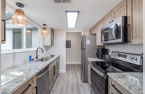 Gulf Breeze Casa | Sanibel Solace | New Property, Minutes to the Pensacola Beach and Downtown Pensacola