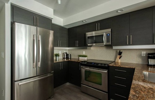 King West Village Condominio | Sanitized Luxurious Condo with Parking
