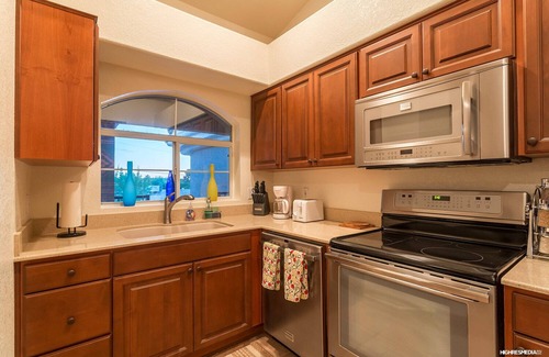 Peaceful Valley Condominio | Regency Spectacular Views / 2 BR Condo / COM Pool / Old Town Scottsdale