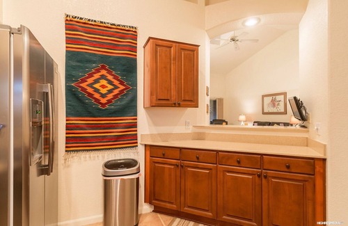 Peaceful Valley Condominio | Regency Spectacular Views / 2 BR Condo / COM Pool / Old Town Scottsdale