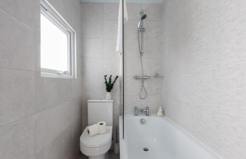 Splott Casa | Sanjo Suite by Koya Homes-2-Bed Home-Free Parking