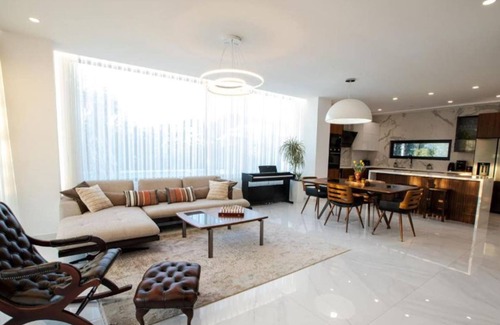 Ishem Casa | Sanpietro Vacation Villa 001