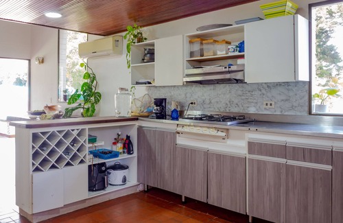 Santa Fe de Antioquia Casa | Casa en Pueblo Colonial con Piscina Privada y Jardines Exuberantes