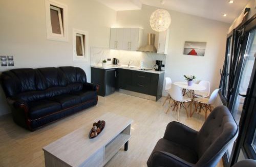 Marathias Apartamento | Santa Barbara Lakis Apartments