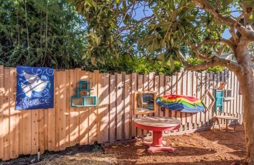 Eastside Santa Cruz Casa | Santa Cruz Style Beach retreat, 5min walk to beach
