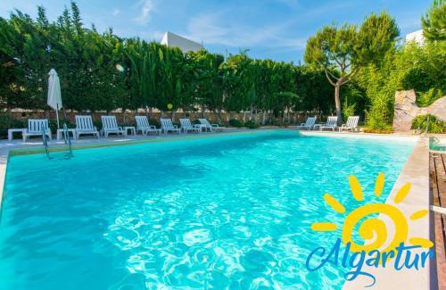 Santa Luzia Apartamento | Santa Luzia Mar 2BDR Apartment w Pool & Patio