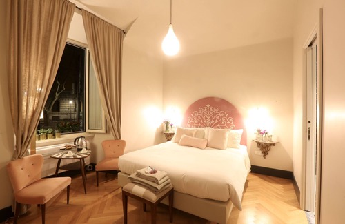 Vatican Hotel | Santa Monica Townhouse