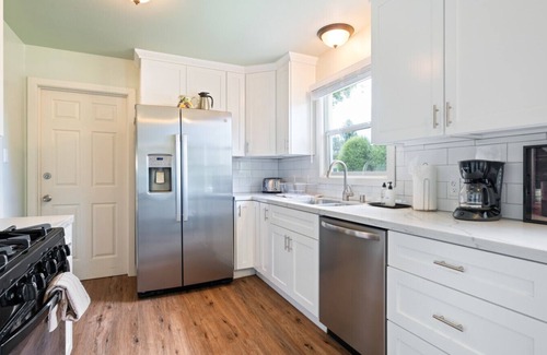 Junior College Neighborhood Association Casa | Santa Rosa Gem - 2 BR Home with Office and W/D