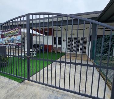 Si Rusa Casa | Santai Homestay PD