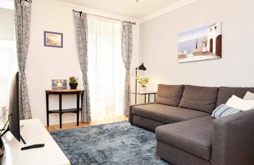Pena Apartamento | El centro de Lisboa, acogedor 1 BR apartamento 1 - CheckinHome