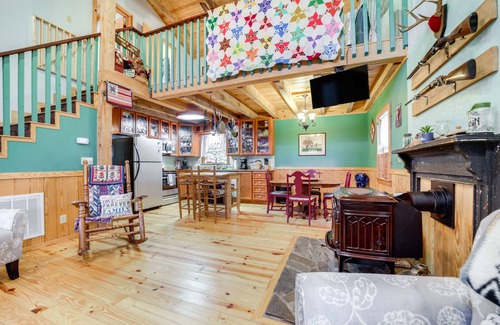 Robbinsville Cabina | Santeetlah Lake Retreat w/ Dock: Walk to Water!