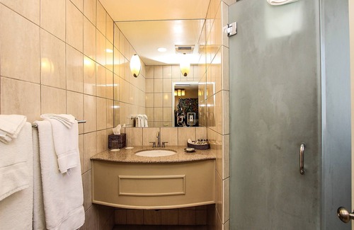 Tahquitz River Estates Hotel | Santiago Resort - Palm Springs Premier Gay Men’s Resort