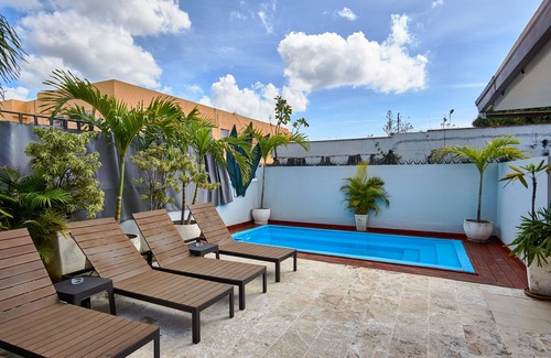Gascue Villa | Santo Domingo Colonial Villa de 8 dormitorios con piscina privada ✔️