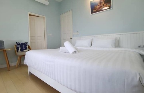 Taman Melaka Raya Cama Y Desayuno | SANTORINI Melaka Imperio Residence.