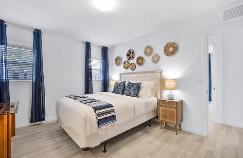 Wilton Manors Casa | Santorini Pool House Wilton Manors Walk to the Dr