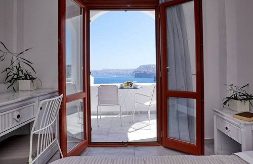 Akrotiri Hotel | Santorini View