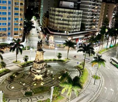 Gonzaga Apartamento | Santos Praia Gonzaga Varanda Cinematográfica - Melhor localização do Bairro