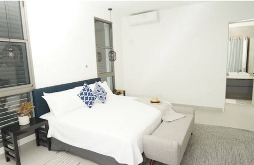 Belmont Casa | Santosha - Suite A - Sunrise One - Beach View