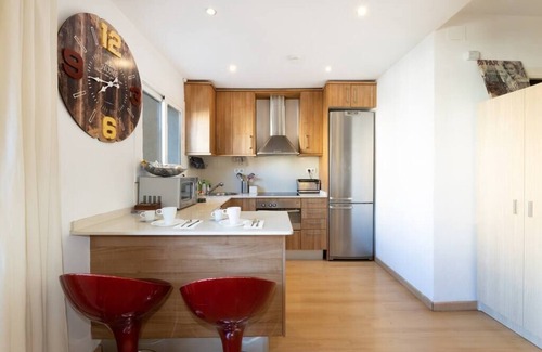 La Nova Esquerra de l'Eixample Apartamento | Sants Station Family Apartment. With Alexa voice assistant &Air Conditioned