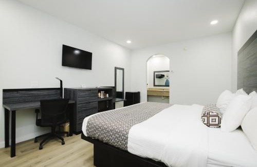 Deer Park Hotel | Sapphire Inn & Suites