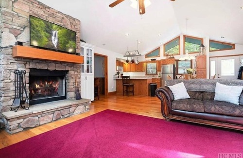 Sapphire Casa | Sapphire Mountain Secluded Hideaway