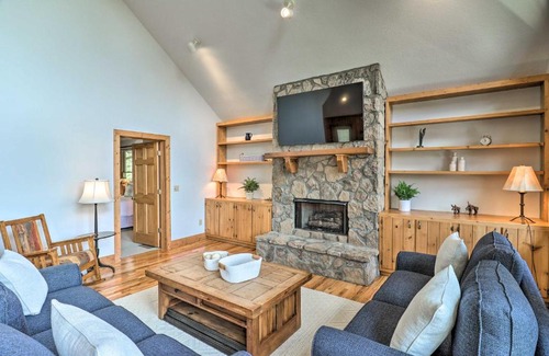 Sapphire Casa | Sapphire Retreat with 2 Decks, Views and Resort Access