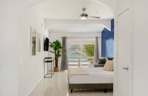 Beacon Hill Hotel | Sapphire Room #3 · CocoVaa Boutique Beach Hotel - Sapphire Suite