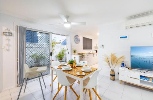 Fingal Bay Casa | Sapphire Sands 1 52 Boulder Bay Rd air con Wi Fi Cot and Highchair