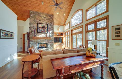Sapphire Casa | Sapphire Vacation Rental Less Than 1 Mi to Whisper Lake!