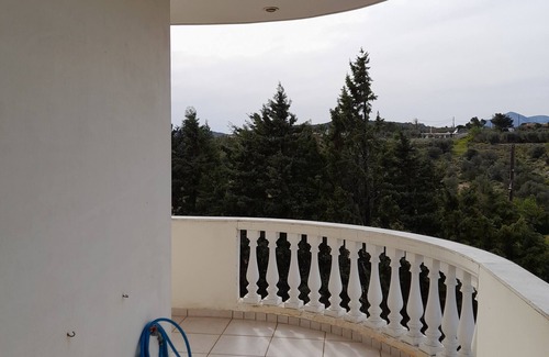 Saronikos Apartamento | Sarah's studio is 10 minutes from the sea and 12 minutes from the airport.