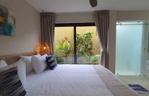 Bang Po Villa | Sarana Beach Villas