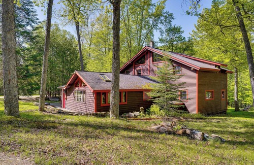 Saranac Lake Cabaña | Saranac Lake Cabin w/ Deck: Pets Welcome!