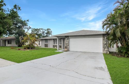 Whitfield Casa | Sarasota Chic Private Pool Home Sunset Splash