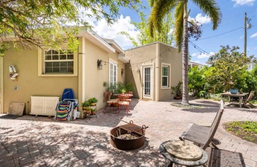 Gillespie Park Apartamento | Sarasota Getaway Studio 3 mi to beautiful sandy beaches
