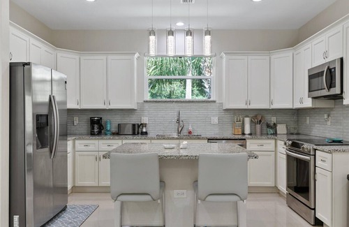 Bayou Oaks Casa | Sarasota House, A Perfect Beach Getaway!!! Spacious 4-bedroom house & Pool !!!