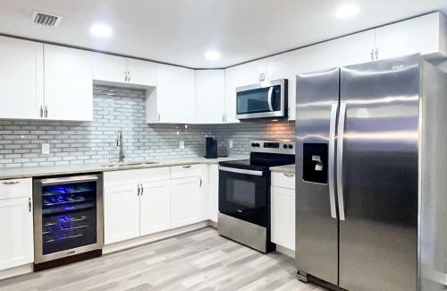 North Sarasota Casa | Sarasota Modern, Spacious, Comfy, Queen Beds, Backyard Rental