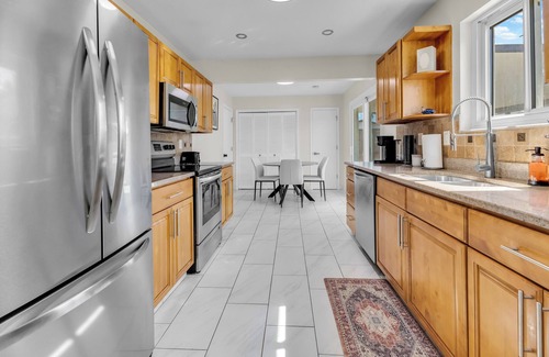 Whitfield Casa | Sarasota Retreat w/ Pool, Near Beaches & Downtown