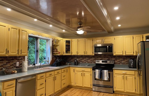 Saratoga Springs Casa | Saratoga Lake Huge 6BR + Private Boathouse