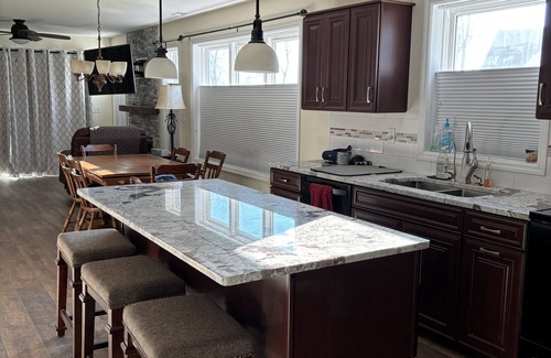 Malta Casa | Saratoga Lakefront Two Family House 1st fl unit Belmont Travers 12 min to track