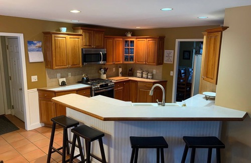 Saratoga Springs Casa | Saratoga retreat! Great yard with inground pool. 4 miles from Racetrack.